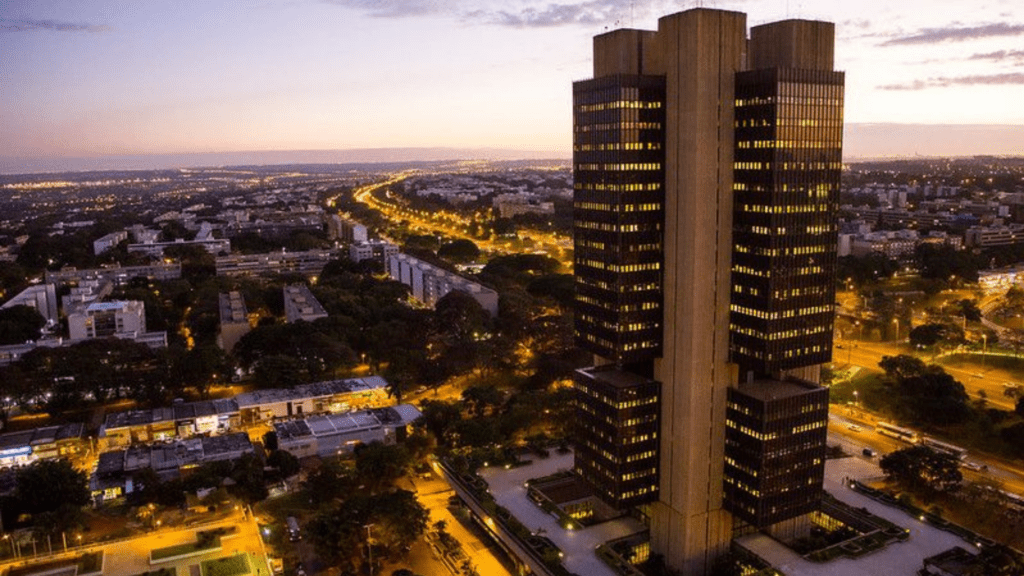 Foto noturna do Banco Central do Brasil